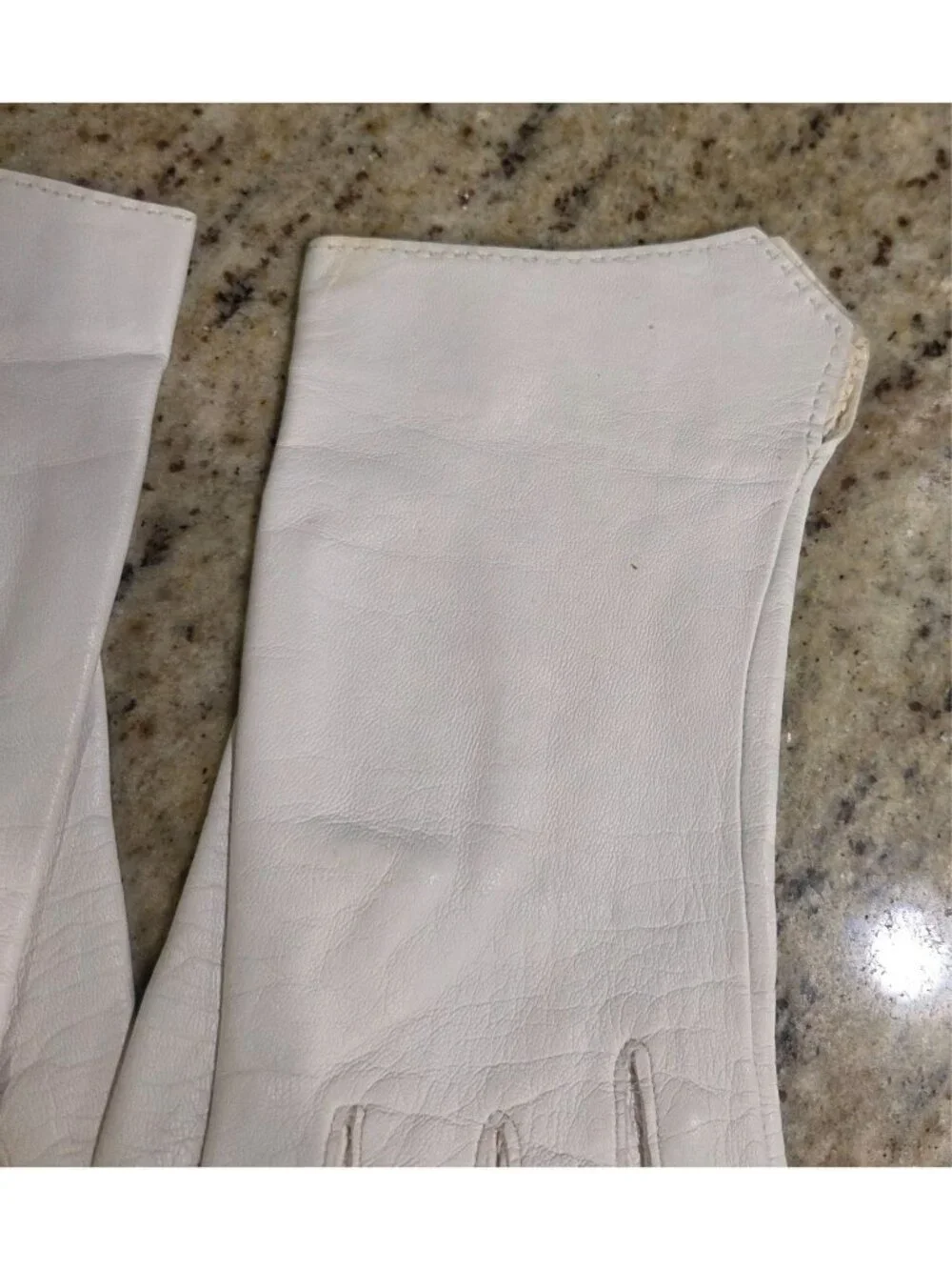 Vintage Womens Size 6.5 S/M White Soft Leather Formal Silk Lined Gloves